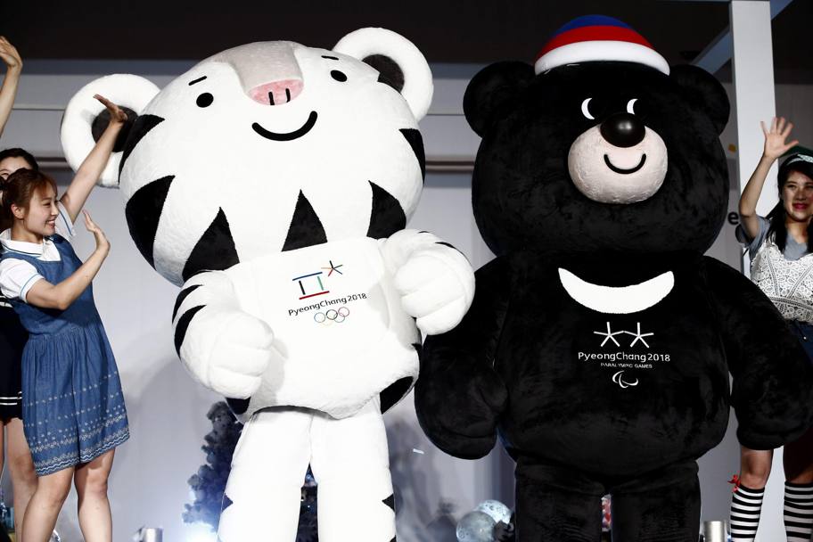 Le mascot ufficiali delle Olimpiadi 2018 in Sud Corea (Epa)